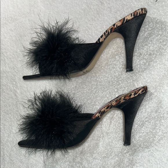 Frederick's of Hollywood Vintage Black Feathered Heels - Picture 4 of 10